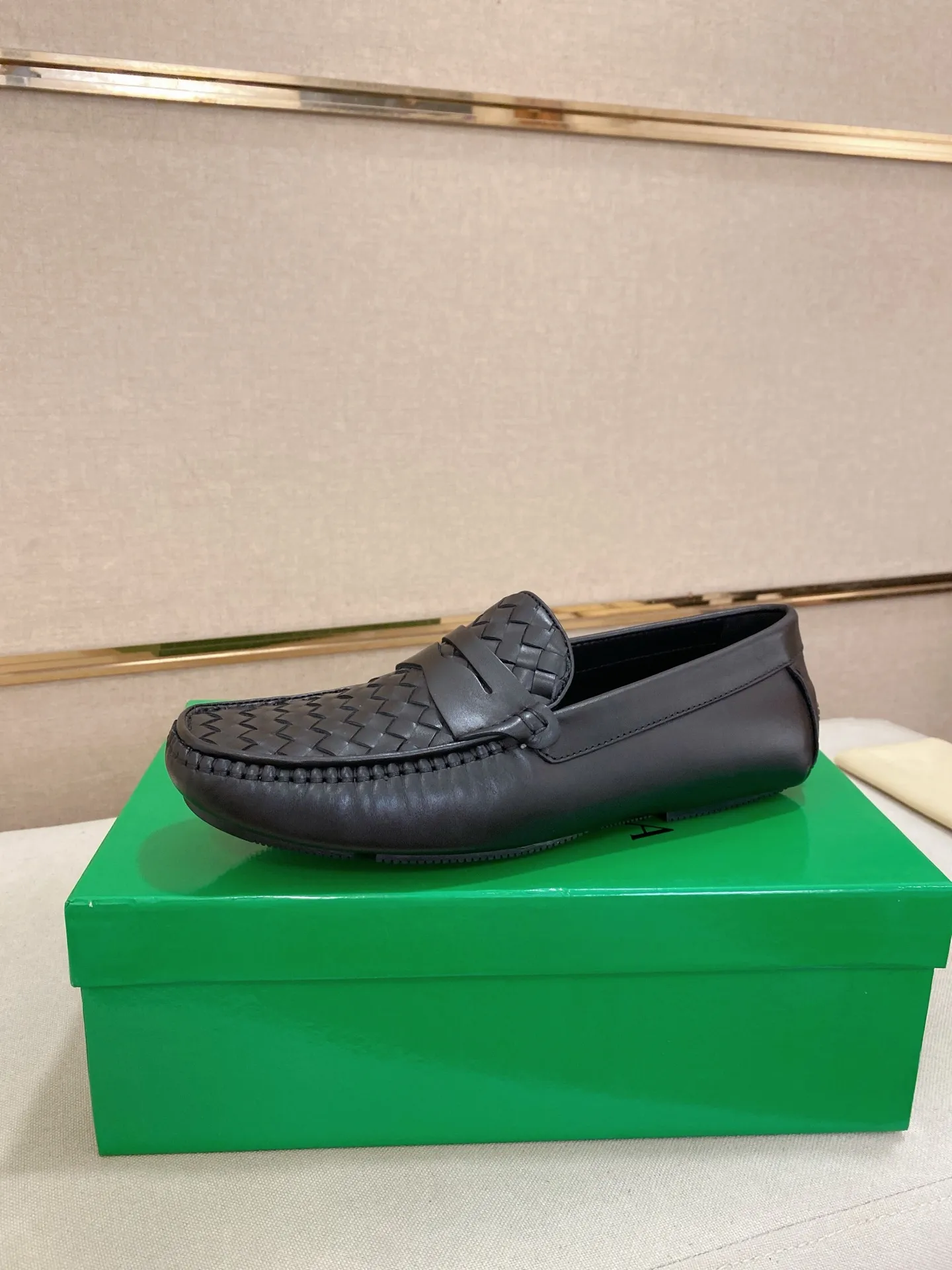 Men's shoes 💰 400💰 (Niu Li + Niu Pad) [BV] latest hot style‼ ️Casual men's shoes, uppers imported first-layer cowhide ➕Full imported cowhide lining✔️Exquisite workmanship, excellent foot feel, special rubber soles✔️, cool and fashionable, the latest fashion, fashionable outsole, hurry up. Code number: 38-44 (can be customized to 37.45, non-refundable)